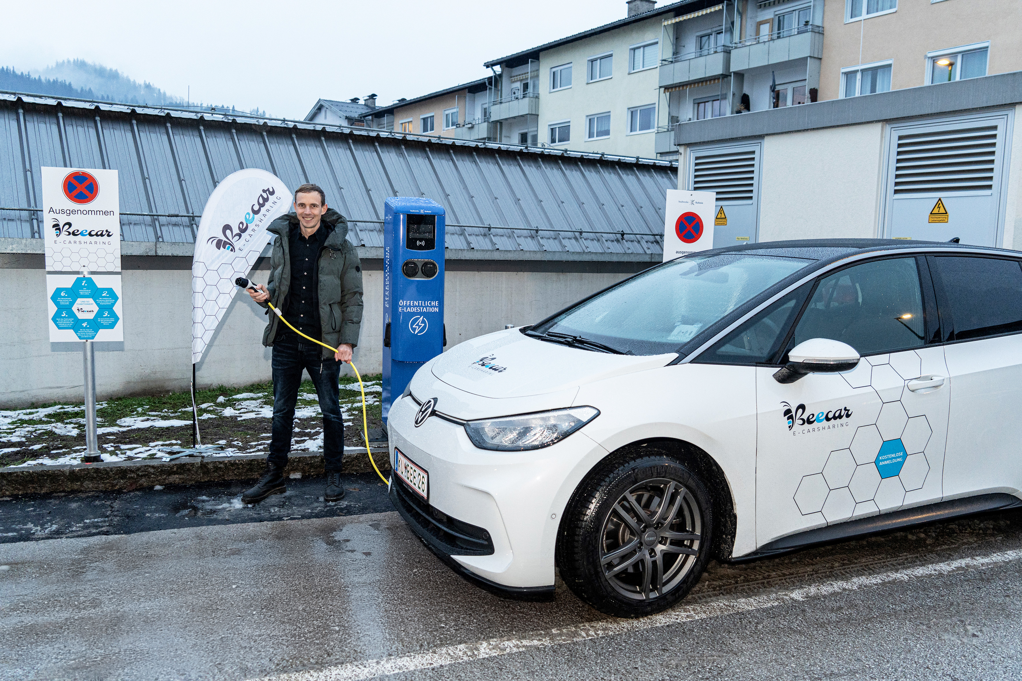 Thomas Lins vor dem neuen Beecar-Standort in Sparchen.